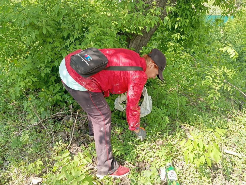 В пгт Новодарьевка продолжаются работы по благоустройству территории В пгт Новодарьевка продолжаются работы по благоустройству территории