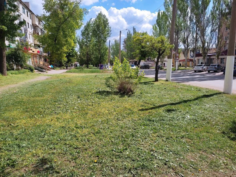 Работа по благоустройству города продолжается Работа по благоустройству города продолжается