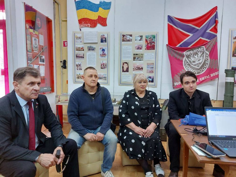 Сегодня в Алчевском городском историческом музее состоялась тематическая встреча «Новейшая история Донбасса» Сегодня в Алчевском городском историческом музее состоялась тематическая встреча «Новейшая история Донбасса»