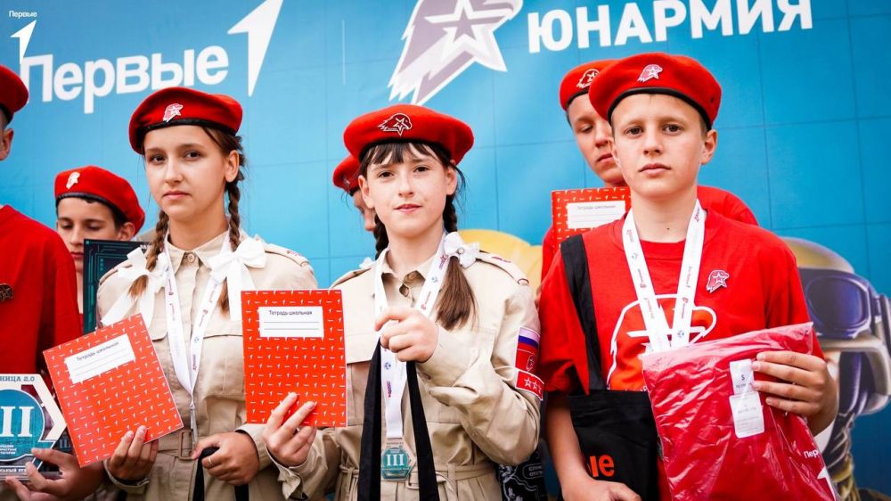 Долгожданные итоги. Знаю, вы ждали, поэтому долго томить не буду Победителем регионального этапа «Зарницы 2.0» в средней возрастной категории стал отряд «ЧиС» (Ясеновская гимназия им. Ю.В. Стеценко) 2 место – отряд «Кометы»... Долгожданные итоги. Знаю, вы ждали, поэтому долго томить не буду Победителем регионального этапа «Зарницы 2.0» в средней возрастной категории стал отряд «ЧиС» (Ясеновская гимназия им. Ю.В. Стеценко) 2 место – отряд «Кометы»...