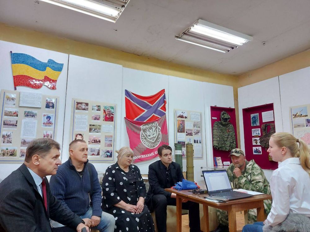 Сегодня в Алчевском городском историческом музее состоялась тематическая встреча «Новейшая история Донбасса» Сегодня в Алчевском городском историческом музее состоялась тематическая встреча «Новейшая история Донбасса»