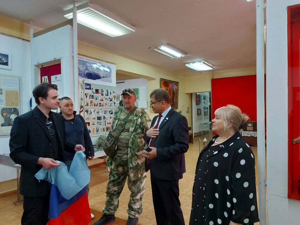 Сегодня в Алчевском городском историческом музее состоялась тематическая встреча «Новейшая история Донбасса» Сегодня в Алчевском городском историческом музее состоялась тематическая встреча «Новейшая история Донбасса»