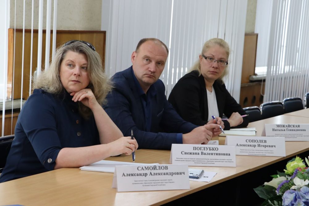 Министр природных ресурсов и экологии Луганской Народной Республики провел в Стаханове выездное рабочее совещание Министр природных ресурсов и экологии Луганской Народной Республики провел в Стаханове выездное рабочее совещание