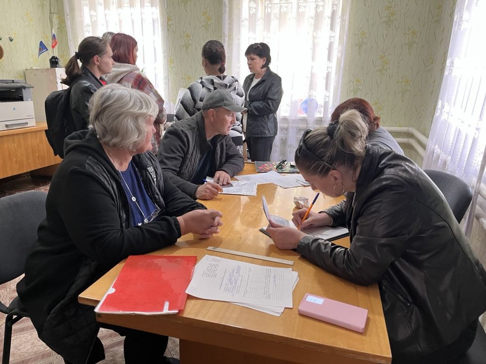 14 мая в пгт. Софиевский состоялся выездной приём граждан специалистами Филиала № 13 ГКУ ЛНР «РЦСЗН» в г. Красный Луч с целью обследования жилых помещений на наличие печного отопления, консультаций и выдачи талонов на... 14 мая в пгт. Софиевский состоялся выездной приём граждан специалистами Филиала № 13 ГКУ ЛНР «РЦСЗН» в г. Красный Луч с целью обследования жилых помещений на наличие печного отопления, консультаций и выдачи талонов на...
