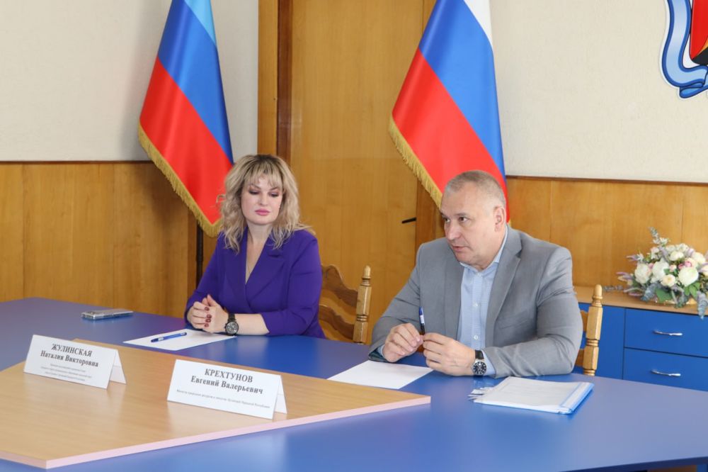 Министр природных ресурсов и экологии Луганской Народной Республики провел выездное совещание с руководителями Стахановской, Кировской и Первомайской администраций Министр природных ресурсов и экологии Луганской Народной Республики провел выездное совещание с руководителями Стахановской, Кировской и Первомайской администраций