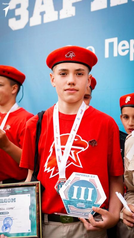 Долгожданные итоги. Знаю, вы ждали, поэтому долго томить не буду Победителем регионального этапа «Зарницы 2.0» в средней возрастной категории стал отряд «ЧиС» (Ясеновская гимназия им. Ю.В. Стеценко) 2 место – отряд «Кометы»... Долгожданные итоги. Знаю, вы ждали, поэтому долго томить не буду Победителем регионального этапа «Зарницы 2.0» в средней возрастной категории стал отряд «ЧиС» (Ясеновская гимназия им. Ю.В. Стеценко) 2 место – отряд «Кометы»...