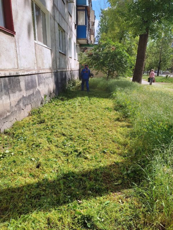 Работа по благоустройству города продолжается Работа по благоустройству города продолжается