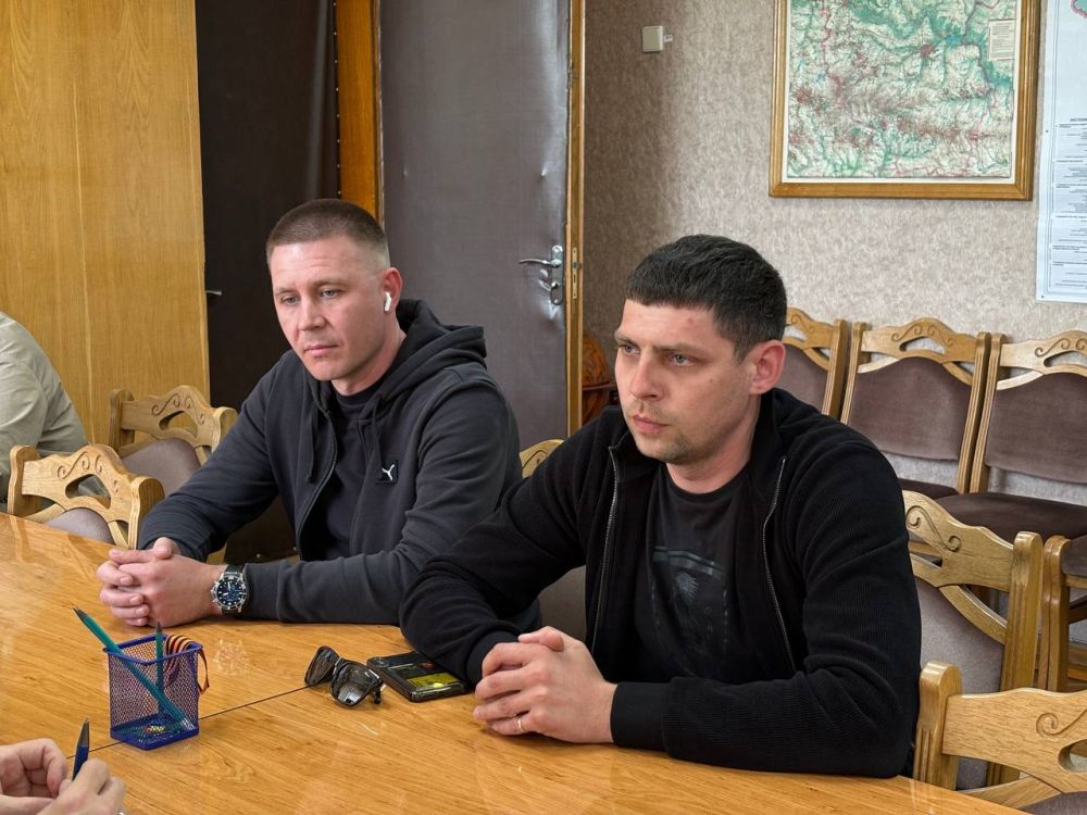 Сергей Соловьев: Вместе в коллегами из Администрации и председателем «Союза предпринимателей города Красный Луч», депутатом Совета округа Татьяной Любимовой встретились с инвесторами из города Воронеж Сергей Соловьев: Вместе в коллегами из Администрации и председателем «Союза предпринимателей города Красный Луч», депутатом Совета округа Татьяной Любимовой встретились с инвесторами из города Воронеж
