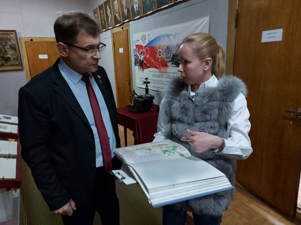 Сегодня в Алчевском городском историческом музее состоялась тематическая встреча «Новейшая история Донбасса» Сегодня в Алчевском городском историческом музее состоялась тематическая встреча «Новейшая история Донбасса»