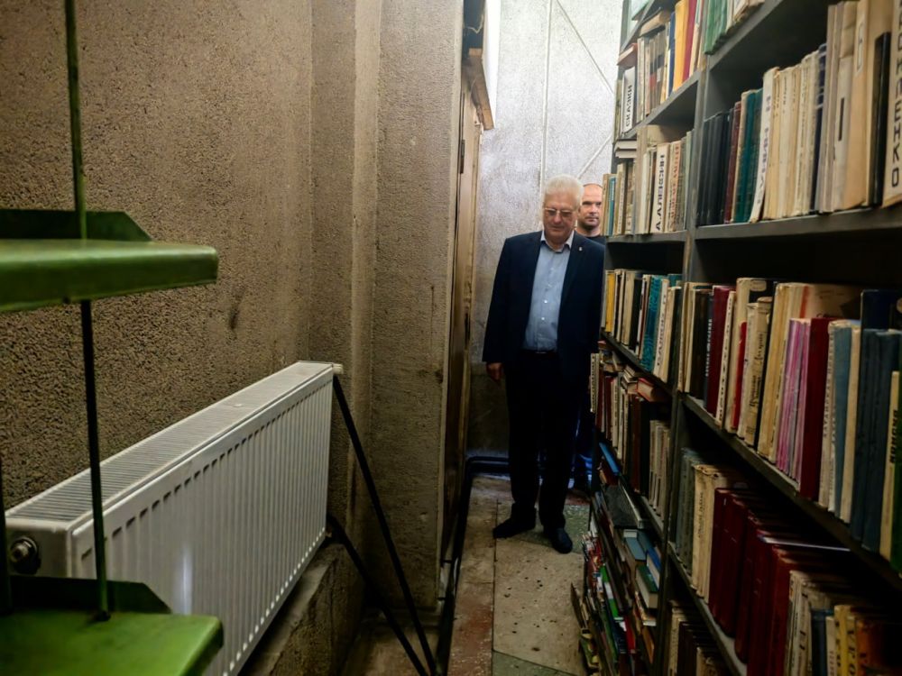 Сергей Козенко: Сегодня с рабочим визитом посетил Краснодонскую центральную городскую библиотеку, где в рамках специального инфраструктурного проекта завершается капитальный ремонт внутренней системы отопления Сергей Козенко: Сегодня с рабочим визитом посетил Краснодонскую центральную городскую библиотеку, где в рамках специального инфраструктурного проекта завершается капитальный ремонт внутренней системы отопления