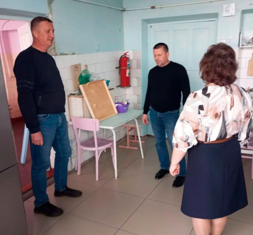 Делегация Ставрополья посетила подшефные учреждения в Антраците Делегация Ставрополья посетила подшефные учреждения в Антраците