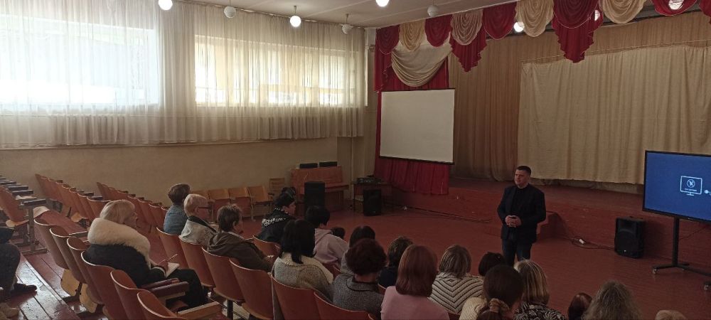 Олег Коваль: 14 мая провел встречу с педагогическими работниками Кировского городского округа Олег Коваль: 14 мая провел встречу с педагогическими работниками Кировского городского округа