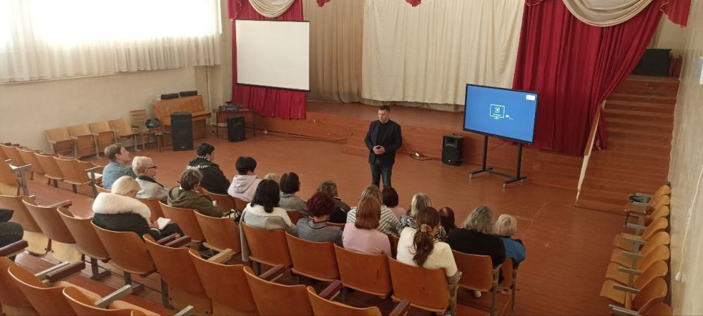 Олег Коваль: 14 мая провел встречу с педагогическими работниками Кировского городского округа Олег Коваль: 14 мая провел встречу с педагогическими работниками Кировского городского округа