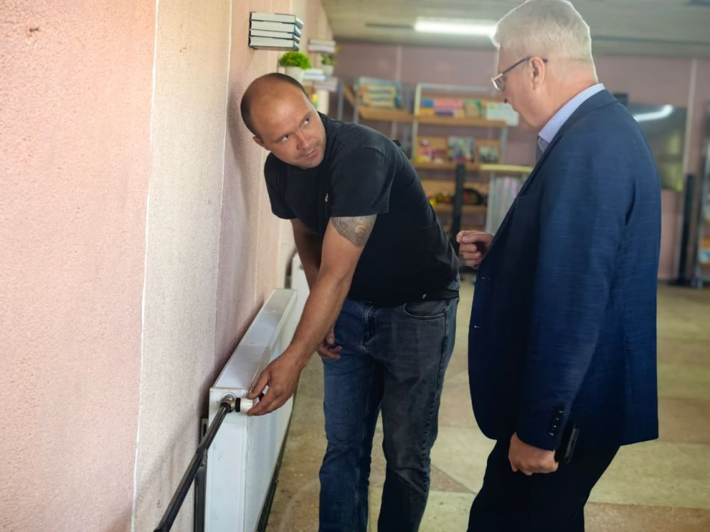Сергей Козенко: Сегодня с рабочим визитом посетил Краснодонскую центральную городскую библиотеку, где в рамках специального инфраструктурного проекта завершается капитальный ремонт внутренней системы отопления Сергей Козенко: Сегодня с рабочим визитом посетил Краснодонскую центральную городскую библиотеку, где в рамках специального инфраструктурного проекта завершается капитальный ремонт внутренней системы отопления