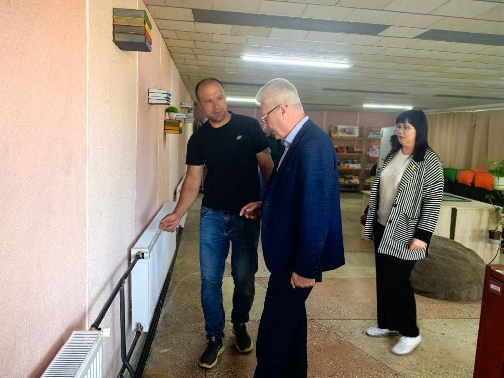 Сергей Козенко: Сегодня с рабочим визитом посетил Краснодонскую центральную городскую библиотеку, где в рамках специального инфраструктурного проекта завершается капитальный ремонт внутренней системы отопления Сергей Козенко: Сегодня с рабочим визитом посетил Краснодонскую центральную городскую библиотеку, где в рамках специального инфраструктурного проекта завершается капитальный ремонт внутренней системы отопления