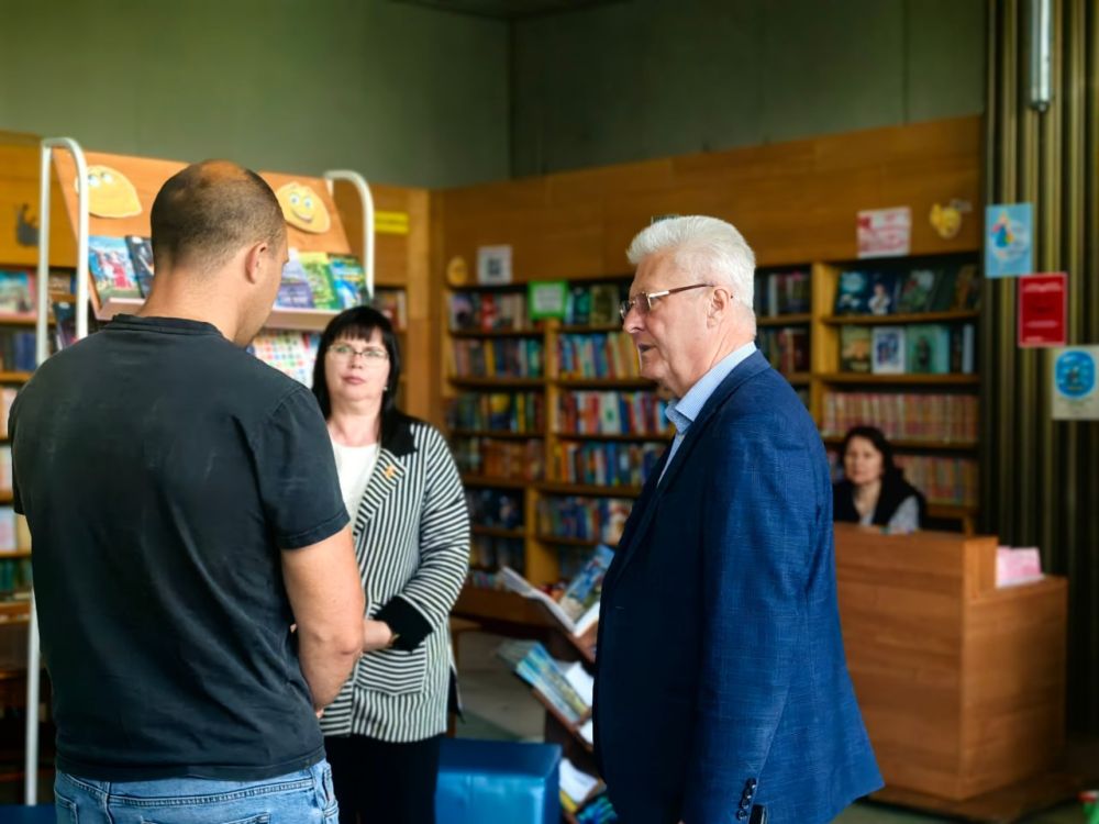 Сергей Козенко: Сегодня с рабочим визитом посетил Краснодонскую центральную городскую библиотеку, где в рамках специального инфраструктурного проекта завершается капитальный ремонт внутренней системы отопления Сергей Козенко: Сегодня с рабочим визитом посетил Краснодонскую центральную городскую библиотеку, где в рамках специального инфраструктурного проекта завершается капитальный ремонт внутренней системы отопления