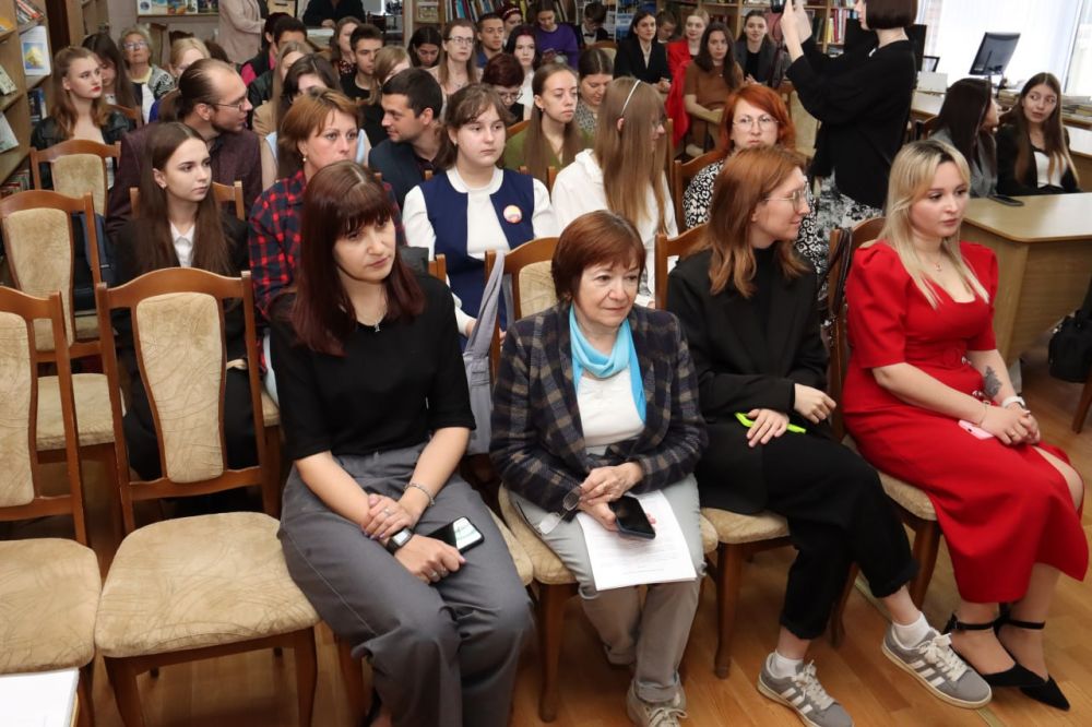 В Луганске торжественно наградили победителей литературного конкурса «Молодые голоса ЛНР» В Луганске торжественно наградили победителей литературного конкурса «Молодые голоса ЛНР»