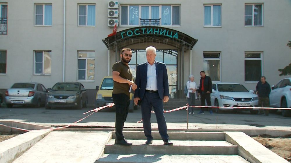 В Краснодоне продолжается благоустройство «Аллеи Дружбы» В Краснодоне продолжается благоустройство «Аллеи Дружбы»