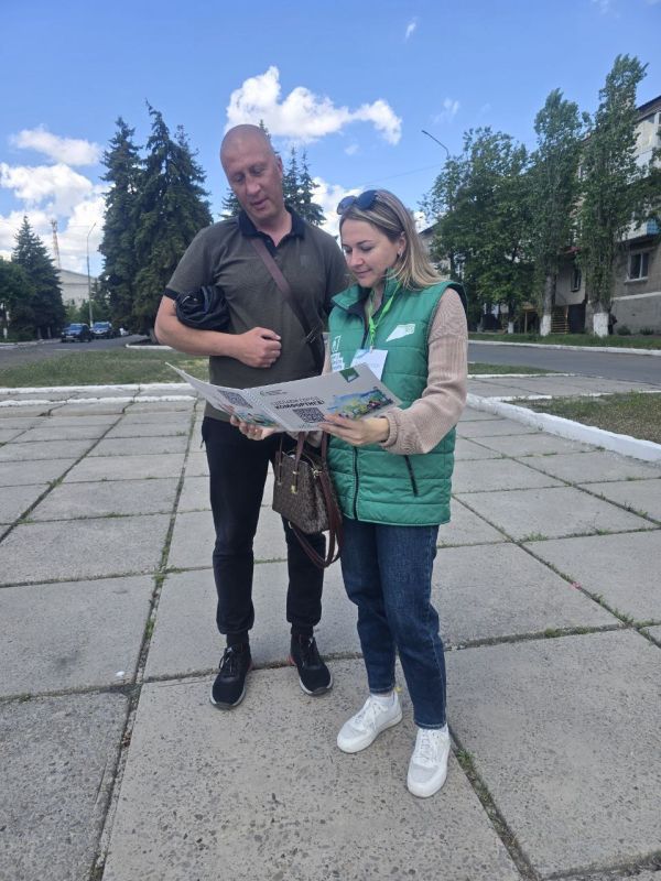 Андрей Рубанцов: Ясеновские гимназисты помогают жителям города Ровеньки выбрать территорию для благоустройства Андрей Рубанцов: Ясеновские гимназисты помогают жителям города Ровеньки выбрать территорию для благоустройства