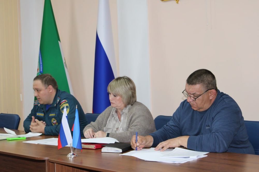 Сегодня в зале заседаний Администрации Белокуракинского муниципального округа состоялось заседание комиссии по предупреждению и ликвидации чрезвычайных ситуаций и обеспечению пожарной безопасности Белокуракинского... Сегодня в зале заседаний Администрации Белокуракинского муниципального округа состоялось заседание комиссии по предупреждению и ликвидации чрезвычайных ситуаций и обеспечению пожарной безопасности Белокуракинского...