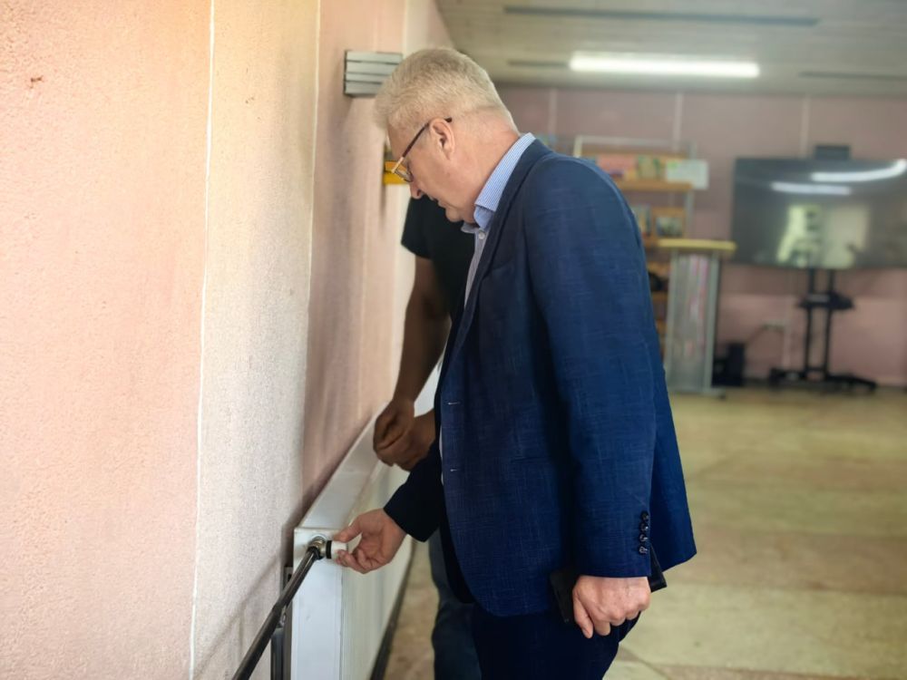 Сергей Козенко: Сегодня с рабочим визитом посетил Краснодонскую центральную городскую библиотеку, где в рамках специального инфраструктурного проекта завершается капитальный ремонт внутренней системы отопления Сергей Козенко: Сегодня с рабочим визитом посетил Краснодонскую центральную городскую библиотеку, где в рамках специального инфраструктурного проекта завершается капитальный ремонт внутренней системы отопления