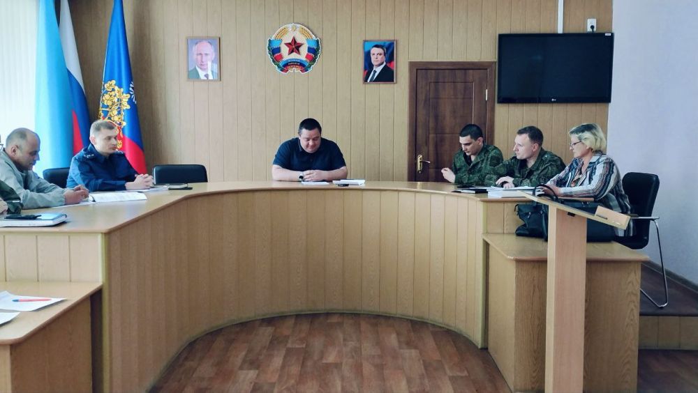 Глава городского округа город Ровеньки Андрей Рубанцов провел внеочередное заседание призывной комиссии по поручению Главы Луганской Народной Республики Леонида Пасечника Глава городского округа город Ровеньки Андрей Рубанцов провел внеочередное заседание призывной комиссии по поручению Главы Луганской Народной Республики Леонида Пасечника