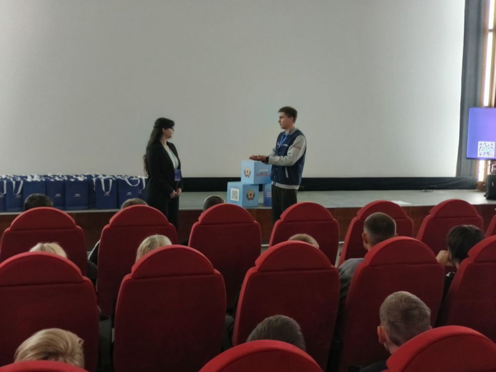 Андрей Рубанцов: В нашем городском округе прошло мероприятие, на котором молодёжь города и советники директоров по воспитанию встретились с менеджером проектного офиса АНО «Россия — страна возможностей» Даниилом Калитвенцевым Андрей Рубанцов: В нашем городском округе прошло мероприятие, на котором молодёжь города и советники директоров по воспитанию встретились с менеджером проектного офиса АНО «Россия — страна возможностей» Даниилом Калитвенцевым