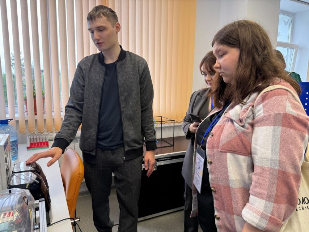 Омская областная станция юных техников принимала делегацию педагогов из Стаханов Омская областная станция юных техников принимала делегацию педагогов из Стаханов