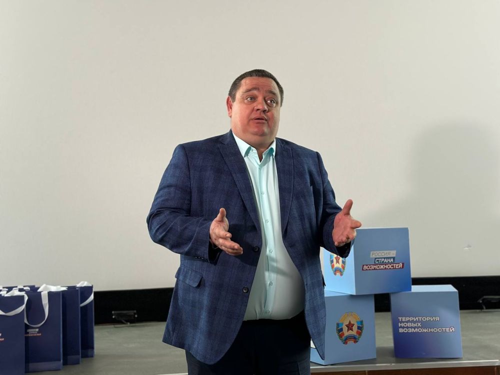 Андрей Рубанцов: В нашем городском округе прошло мероприятие, на котором молодёжь города и советники директоров по воспитанию встретились с менеджером проектного офиса АНО «Россия — страна возможностей» Даниилом Калитвенцевым Андрей Рубанцов: В нашем городском округе прошло мероприятие, на котором молодёжь города и советники директоров по воспитанию встретились с менеджером проектного офиса АНО «Россия — страна возможностей» Даниилом Калитвенцевым