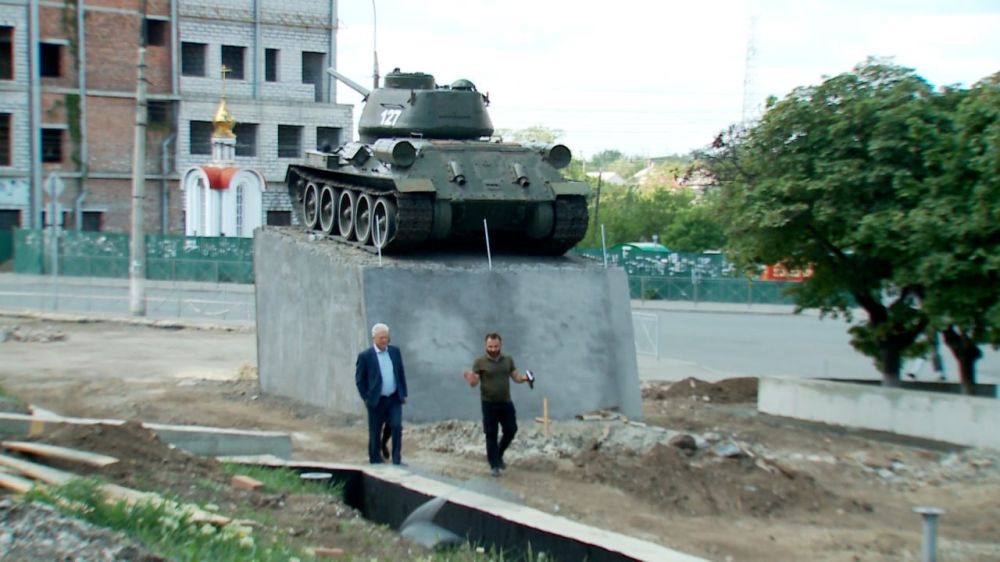 В Краснодоне продолжается благоустройство «Аллеи Дружбы» В Краснодоне продолжается благоустройство «Аллеи Дружбы»