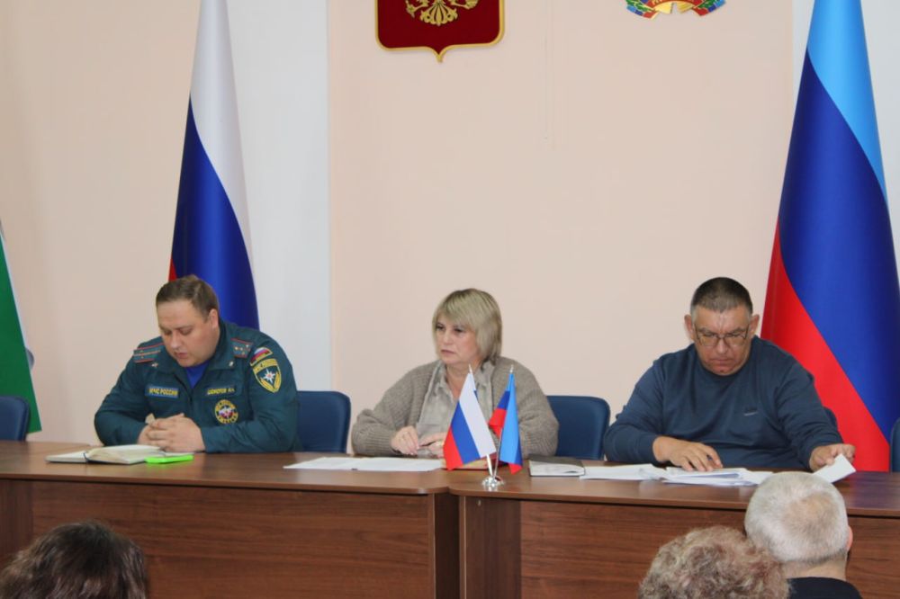 Сегодня в зале заседаний Администрации Белокуракинского муниципального округа состоялось заседание комиссии по предупреждению и ликвидации чрезвычайных ситуаций и обеспечению пожарной безопасности Белокуракинского... Сегодня в зале заседаний Администрации Белокуракинского муниципального округа состоялось заседание комиссии по предупреждению и ликвидации чрезвычайных ситуаций и обеспечению пожарной безопасности Белокуракинского...