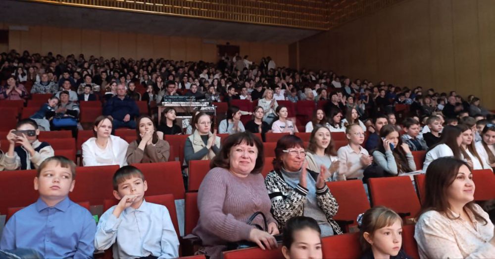 На сцене Дворца культуры им. Ленина состоялось выступление инструментальной группы вокально-хореографического ансамбля «Слобода» Государственного бюджетного учреждения культуры Ставропольского края «Ставропольская... На сцене Дворца культуры им. Ленина состоялось выступление инструментальной группы вокально-хореографического ансамбля «Слобода» Государственного бюджетного учреждения культуры Ставропольского края «Ставропольская...