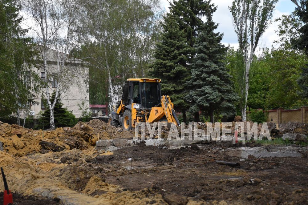 В Антраците продолжается реализация проекта «Благоустройство сквера вокруг памятника им. В.А. Ляхова» В Антраците продолжается реализация проекта «Благоустройство сквера вокруг памятника им. В.А. Ляхова»