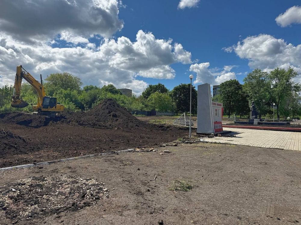 Сергей Колягин: Как и было предусмотрено графиком производства работ, 10-го мая, сразу после празднования 80-й годовщины со Дня Великой Победы, в городе Первомайске стартовало благоустройство еще двух общественных пространств Сергей Колягин: Как и было предусмотрено графиком производства работ, 10-го мая, сразу после празднования 80-й годовщины со Дня Великой Победы, в городе Первомайске стартовало благоустройство еще двух общественных пространств