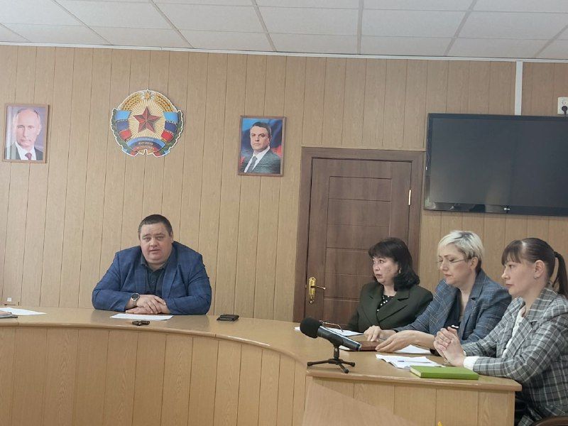 Сегодня в Администрации городского округа город Ровеньки Глава городского округа провел встречу с семьями военнослужащих, погибших, выполняя свой долг в зоне специальной военной операции, что особенно актуально в Год... Сегодня в Администрации городского округа город Ровеньки Глава городского округа провел встречу с семьями военнослужащих, погибших, выполняя свой долг в зоне специальной военной операции, что особенно актуально в Год...