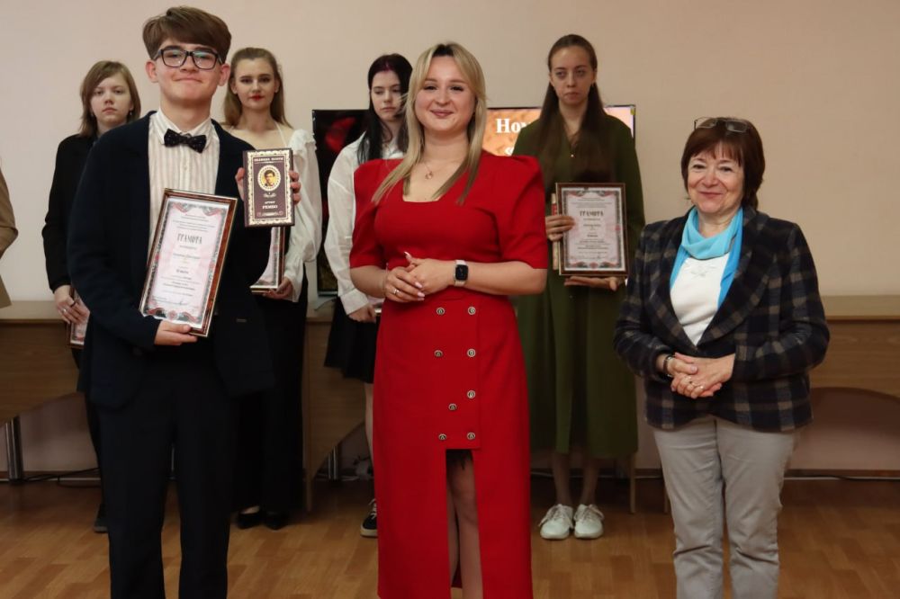 В Луганске торжественно наградили победителей литературного конкурса «Молодые голоса ЛНР» В Луганске торжественно наградили победителей литературного конкурса «Молодые голоса ЛНР»