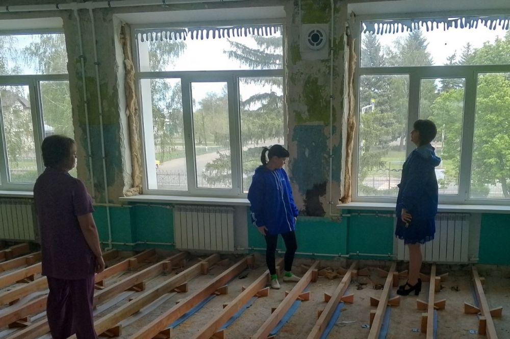 В рамках Народной программы активисты «Единой России» проверили ход ремонта в ГБОУ «Бондаревская гимназия» В рамках Народной программы активисты «Единой России» проверили ход ремонта в ГБОУ «Бондаревская гимназия»