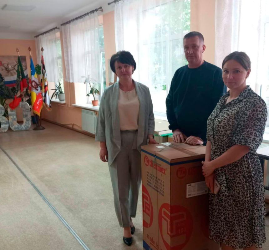 Делегация Ставрополья посетила подшефные учреждения в Антраците Делегация Ставрополья посетила подшефные учреждения в Антраците
