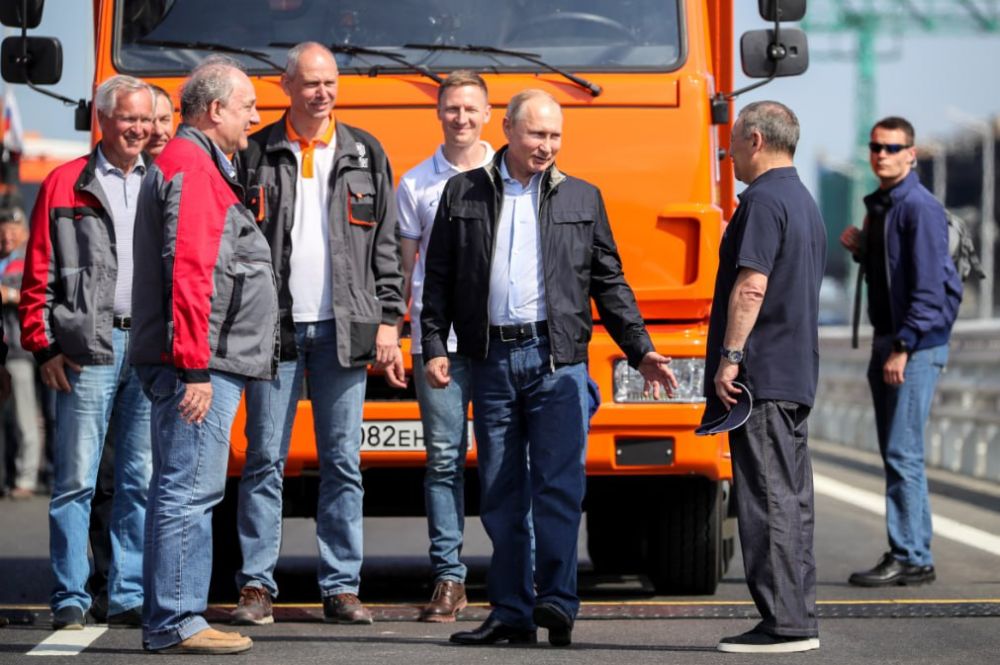 Крымскому мосту – 7 лет!. 15 мая 2018 года состоялось торжественное открытие автомобильного движения по Крымскому мосту Крымскому мосту – 7 лет!. 15 мая 2018 года состоялось торжественное открытие автомобильного движения по Крымскому мосту