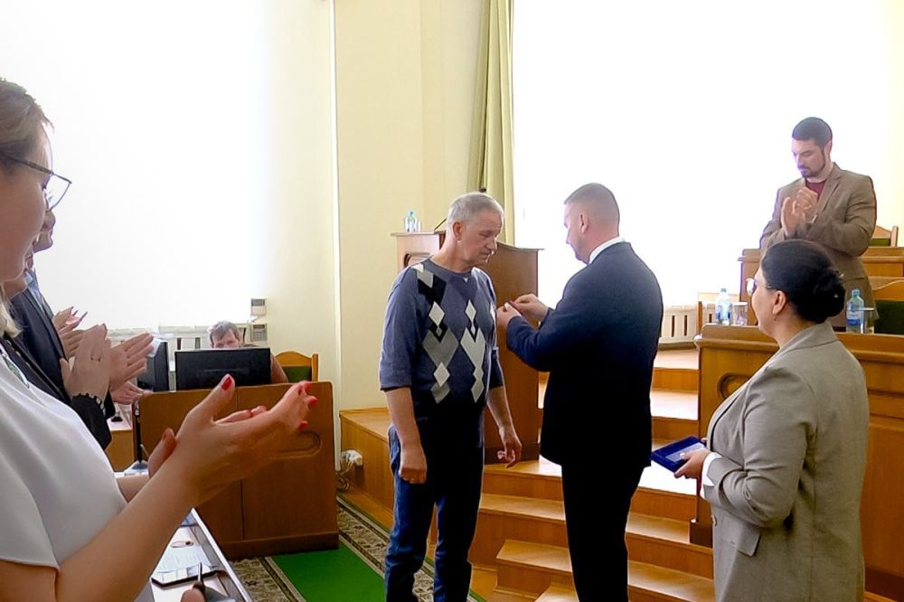 В рамках заседания Народного Совета состоялось торжественное вручение медалей «Отец солдата» В рамках заседания Народного Совета состоялось торжественное вручение медалей «Отец солдата»