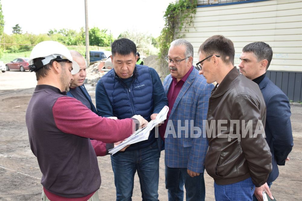 В Антраците продолжается реализация проекта «Благоустройство сквера вокруг памятника им. В.А. Ляхова» В Антраците продолжается реализация проекта «Благоустройство сквера вокруг памятника им. В.А. Ляхова»
