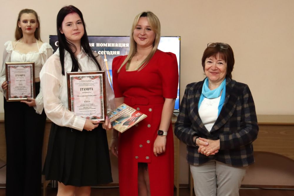 В Луганске торжественно наградили победителей литературного конкурса «Молодые голоса ЛНР» В Луганске торжественно наградили победителей литературного конкурса «Молодые голоса ЛНР»