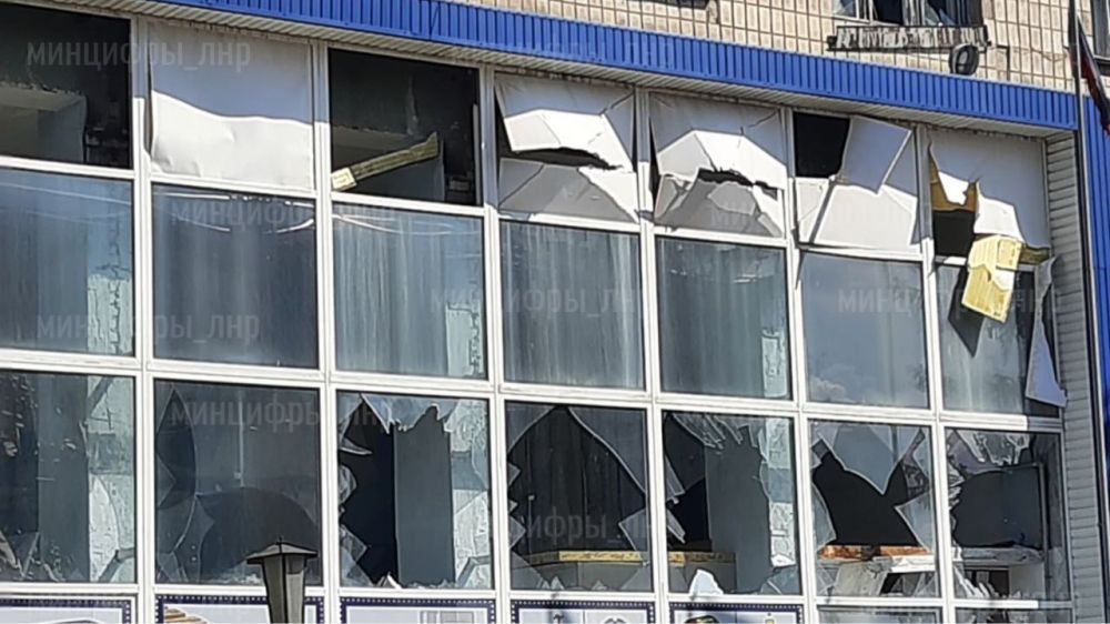 В результате атаки БПЛА противника пострадали здания «Почты ЛНР» и «МФЦ ЛНР» в г. Старобельск В результате атаки БПЛА противника пострадали здания «Почты ЛНР» и «МФЦ ЛНР» в г. Старобельск