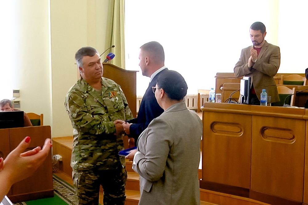 В рамках заседания Народного Совета состоялось торжественное вручение медалей «Отец солдата» В рамках заседания Народного Совета состоялось торжественное вручение медалей «Отец солдата»