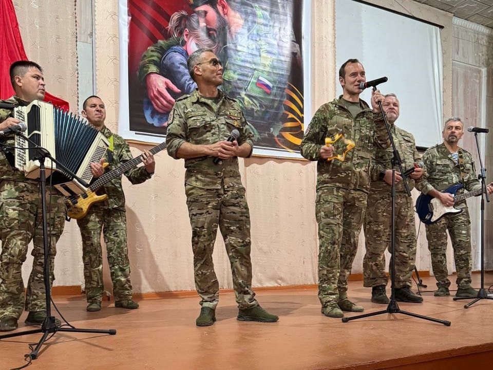 В ГБОУ ЛНР «Краснолучская гимназия №1 имени Л. Литвяк» состоялось выступление «Рубиновой Звезды» В ГБОУ ЛНР «Краснолучская гимназия №1 имени Л. Литвяк» состоялось выступление «Рубиновой Звезды»