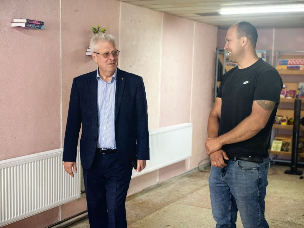 Сергей Козенко: Сегодня с рабочим визитом посетил Краснодонскую центральную городскую библиотеку, где в рамках специального инфраструктурного проекта завершается капитальный ремонт внутренней системы отопления Сергей Козенко: Сегодня с рабочим визитом посетил Краснодонскую центральную городскую библиотеку, где в рамках специального инфраструктурного проекта завершается капитальный ремонт внутренней системы отопления