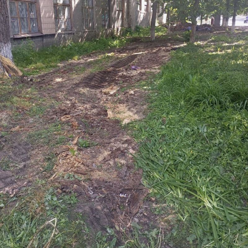 Управлением экологии организовано мероприятие по благоустройству ул. Шеремета, 7 Управлением экологии организовано мероприятие по благоустройству ул. Шеремета, 7