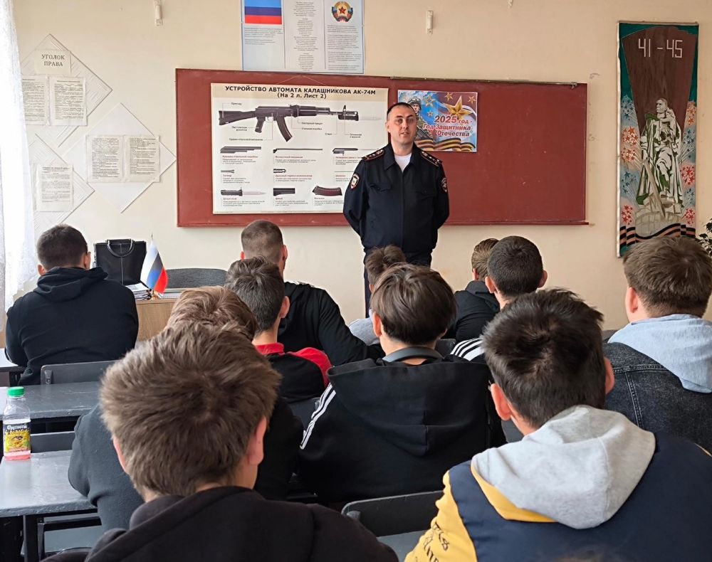 В Лутугинском колледже для студентов первых курсов прошли лекции "Предупрежден - значит вооружен!" В Лутугинском колледже для студентов первых курсов прошли лекции "Предупрежден - значит вооружен!"