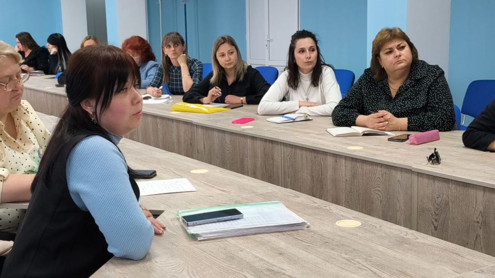 Евгений Морозов: Провел совещание с руководителями образовательных учреждений города, в ходе которого рассказал о важности участия брянковчан от 14 лет и старше во Всероссийском голосовании по выбору объектов для... Евгений Морозов: Провел совещание с руководителями образовательных учреждений города, в ходе которого рассказал о важности участия брянковчан от 14 лет и старше во Всероссийском голосовании по выбору объектов для...