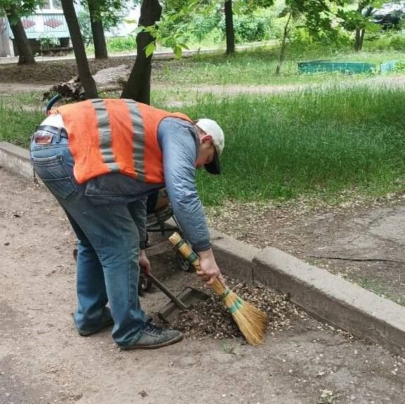 Коммунальные службы проводят работы на территории города Коммунальные службы проводят работы на территории города